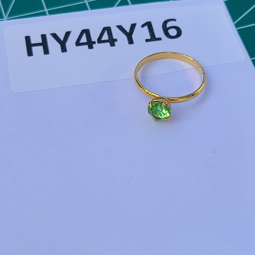 Elegant Gold Ring with Green Gemstone Ring Size 7.5 - Picture 3 of 8